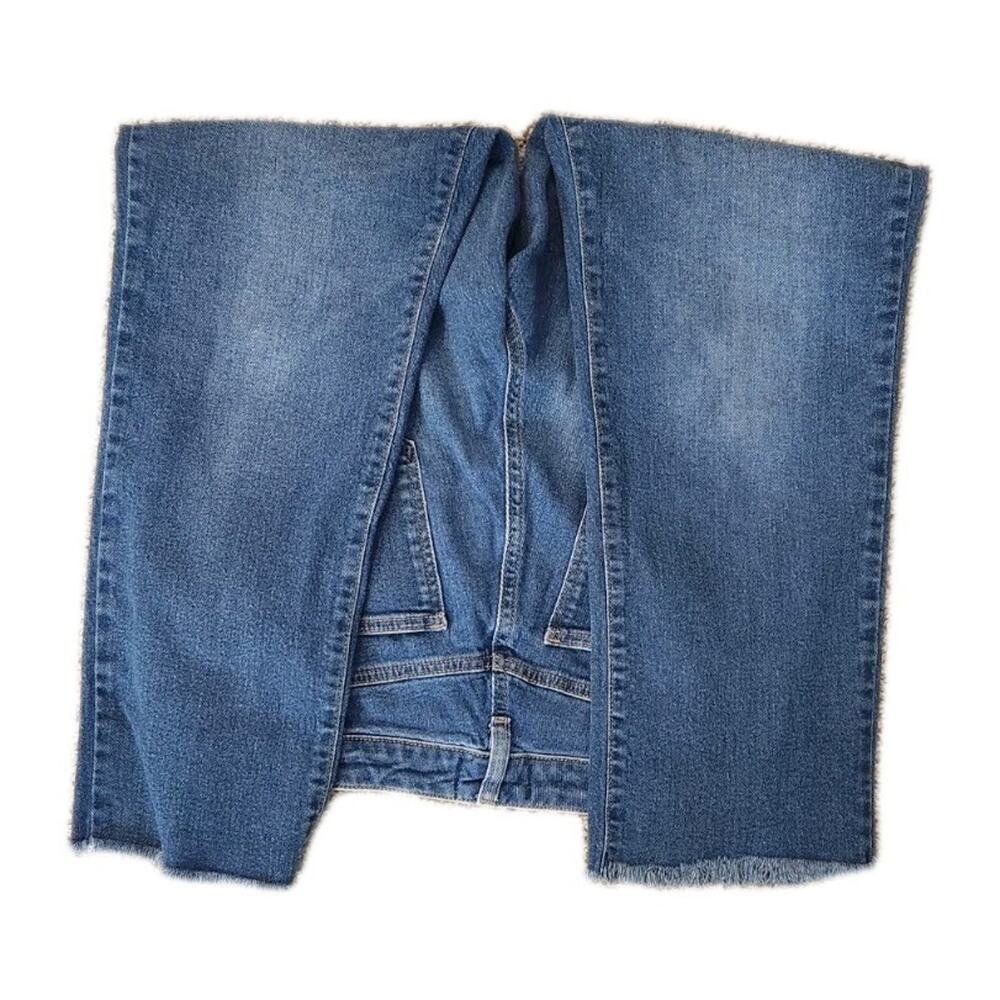 Crown & Ivy Jeans Sz 10 Frayed Cut Off Edge Crop High Rise - Picture 9 of 12